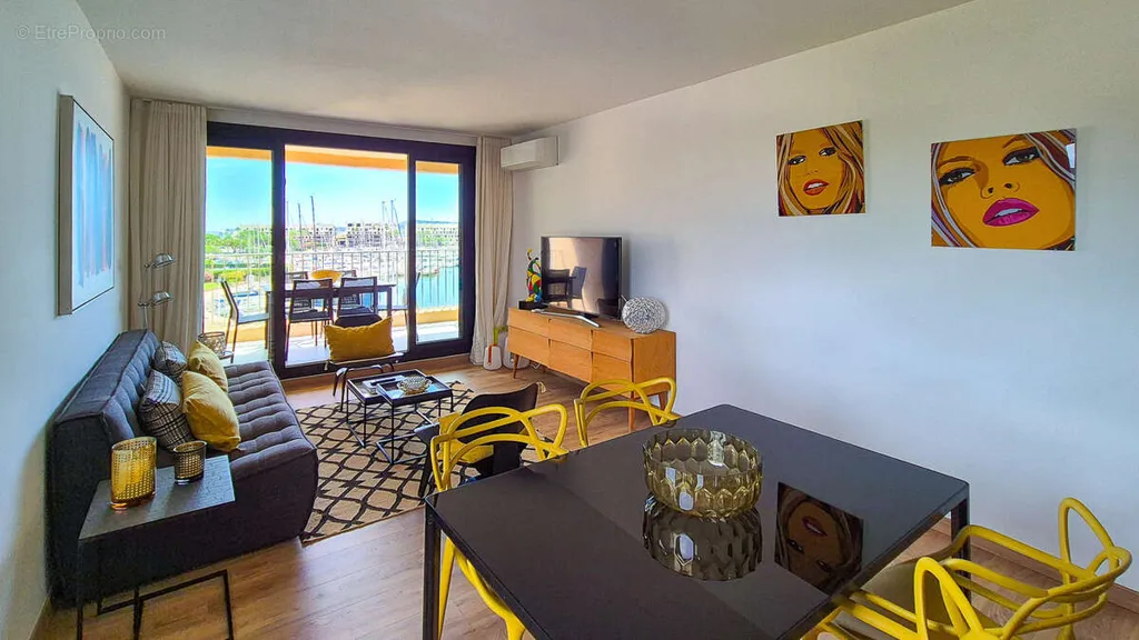 Séjour - Appartement T3 avec Vue Mer au Marine de Cogolin