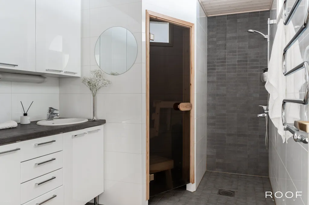 Salles de bain - Modern Flat with Garden in Sundsberg