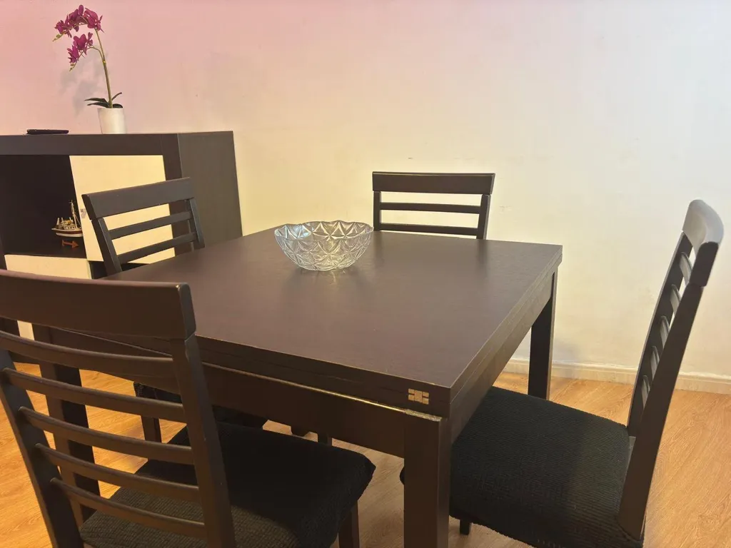 Söögituba - Spacious Flat in Tivissa with Parking