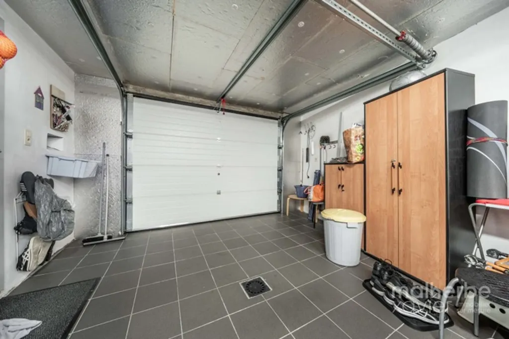 Garage - Ensemble Immobilier Rénové avec Habitation et Garages à Elsenborn