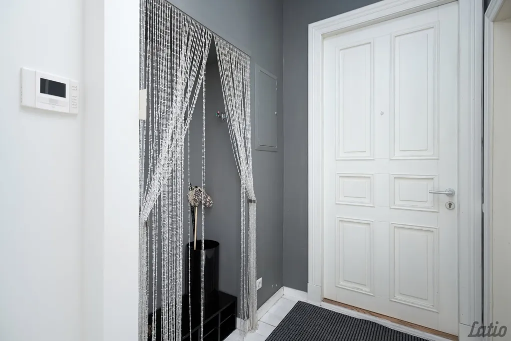 hallway_entrance