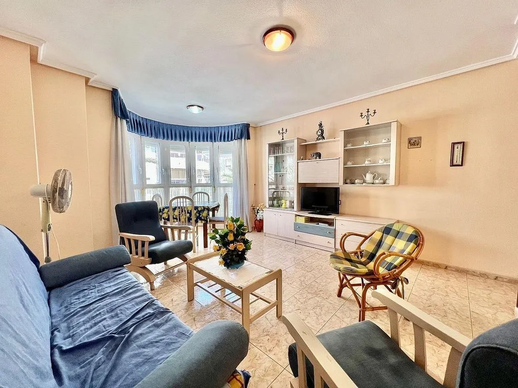 Elutuba - Apartment with Balcony and Garage in Torrevieja