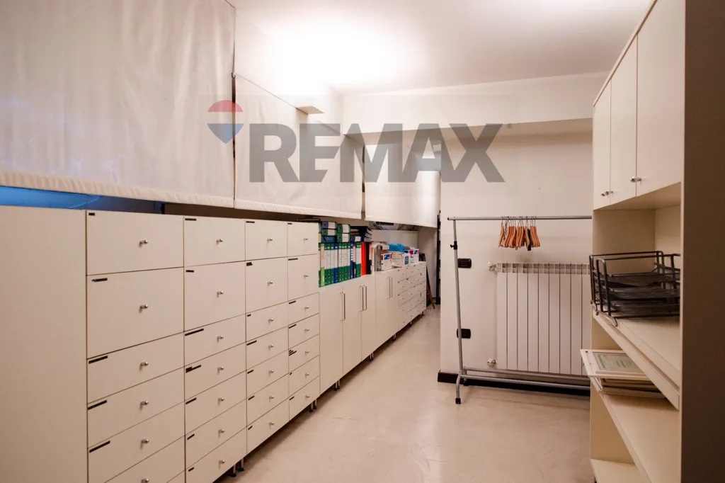 Buanderie - Commercial Space with Parking in Concorezzo