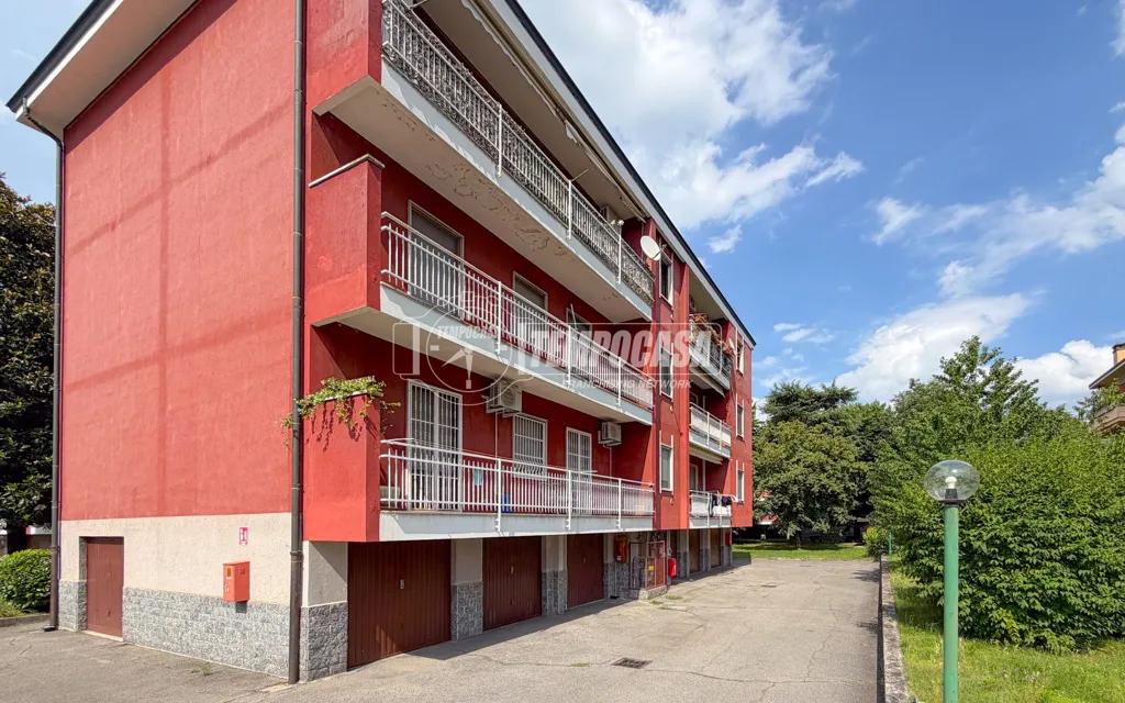 Exterior - Four-Room Apartment with Balcony in Paullo