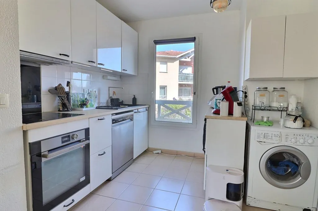 Cuisine - Appartement avec Balcon et Parking à Proximité du Centre