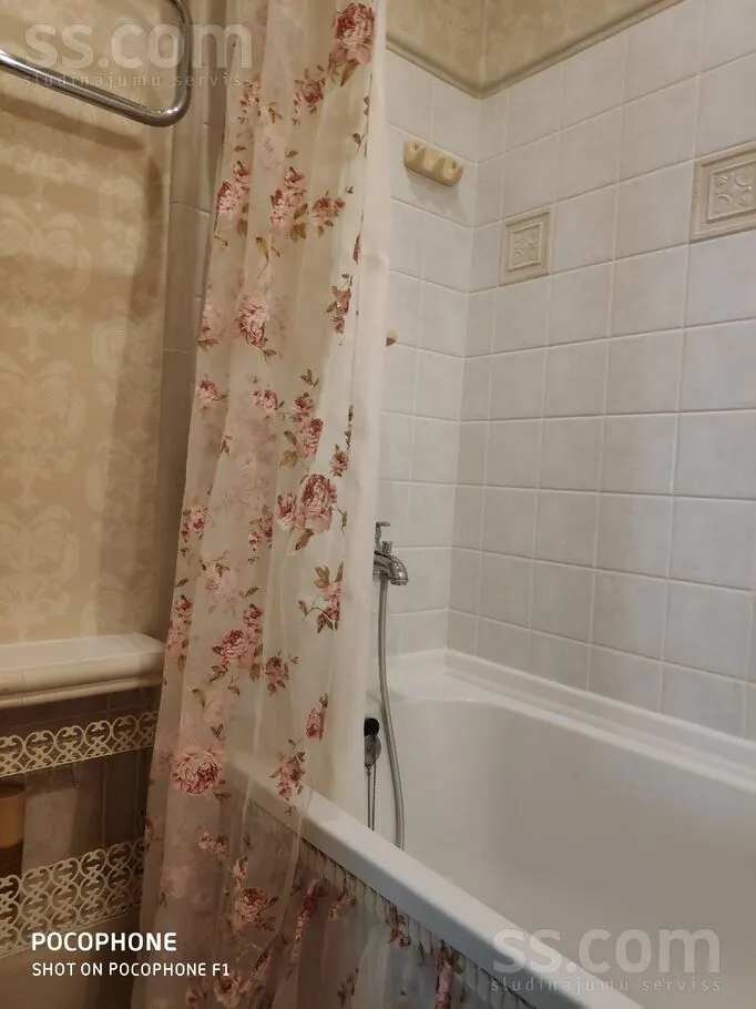 Salles de bain - Three-Bedroom Apartment with Artistic Interior in Riga Centre