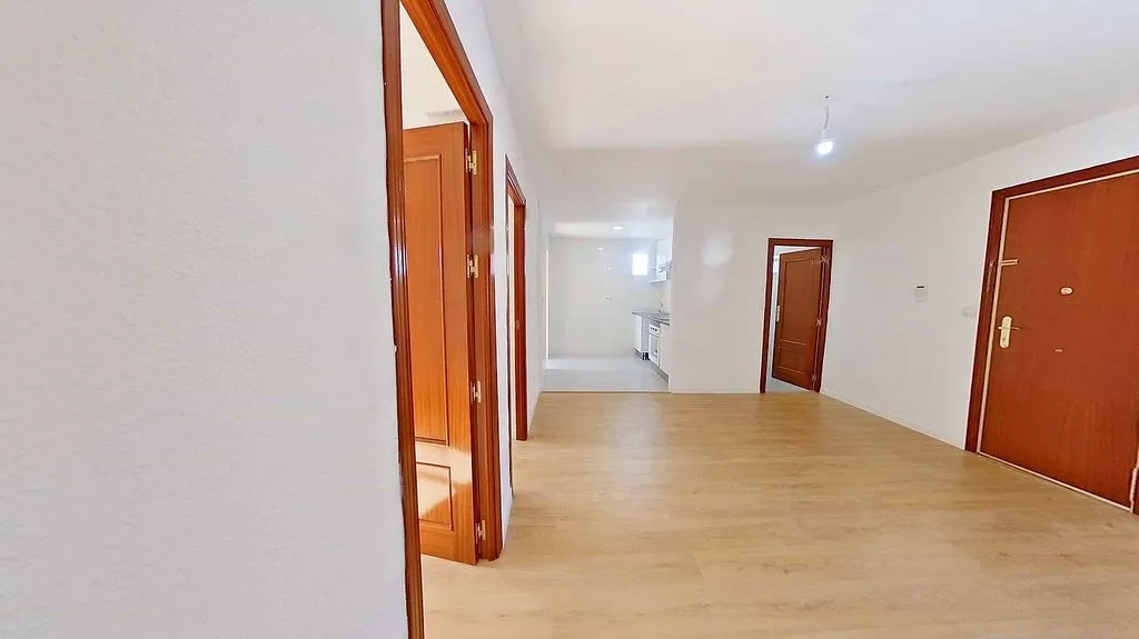 Esik - Three-Bedroom Flat with Ascensor in Puente de Vallecas