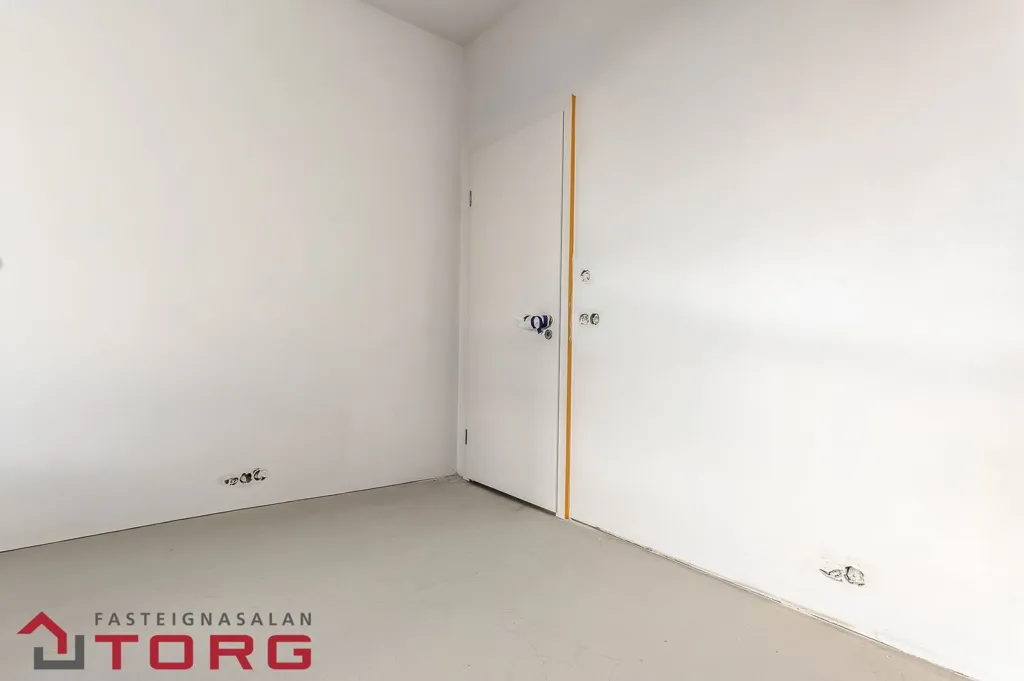 Toad - Modern Apartment with Balcony in Hnðraholt