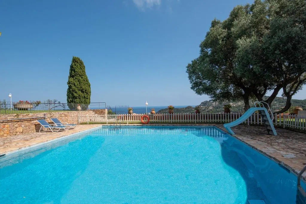 Pool - Mediterranean House with Sea Views in Begur