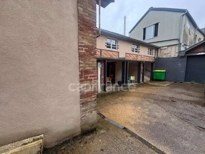 Jardin - Immeuble de Rapport avec Parking au Centre du Mans
