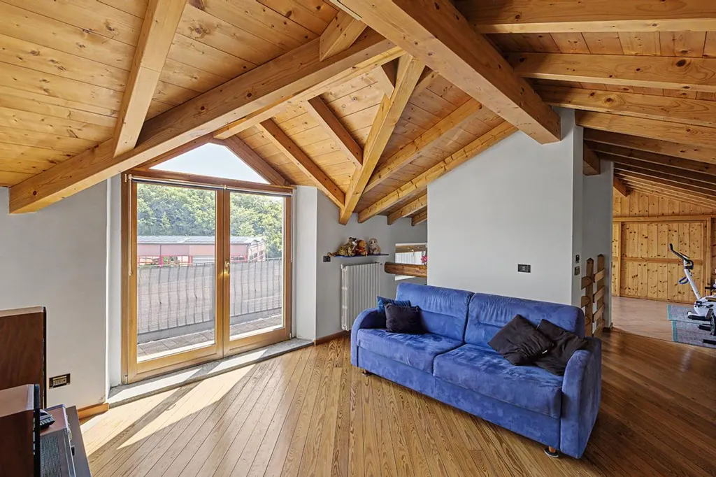 Toad - Multi-Level Apartment with Mansard in Luino