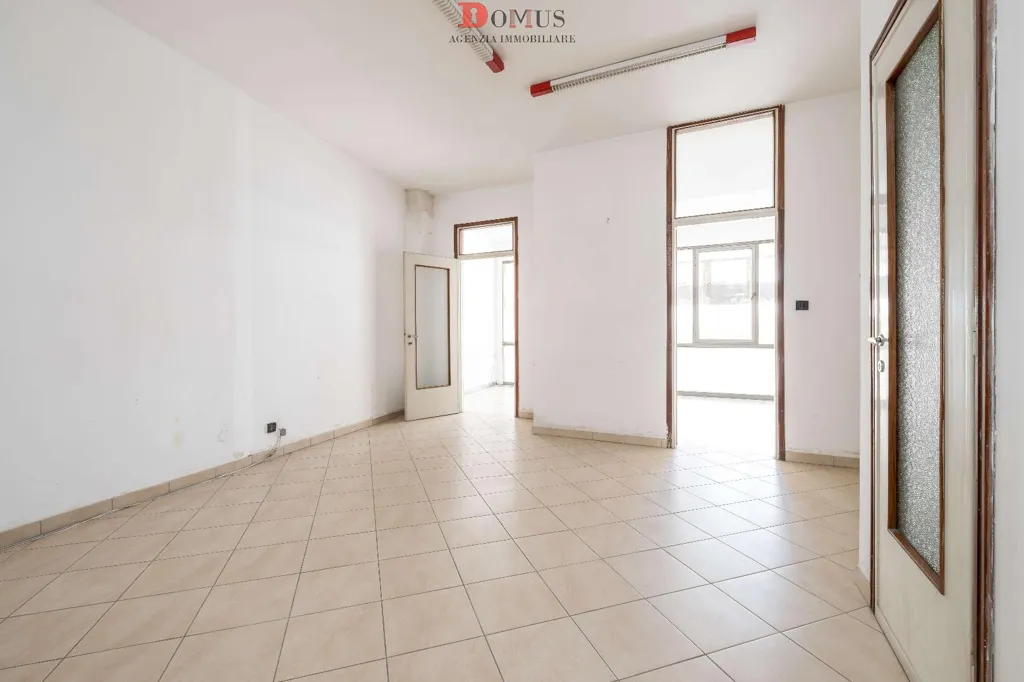 Pièces - Central Bilocale to Renovate in Mantova