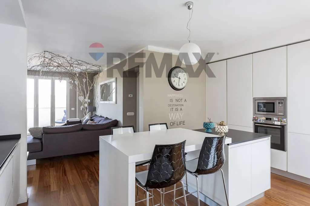 Cuisine - Spacious Triplex with Panoramic View in Tregasio