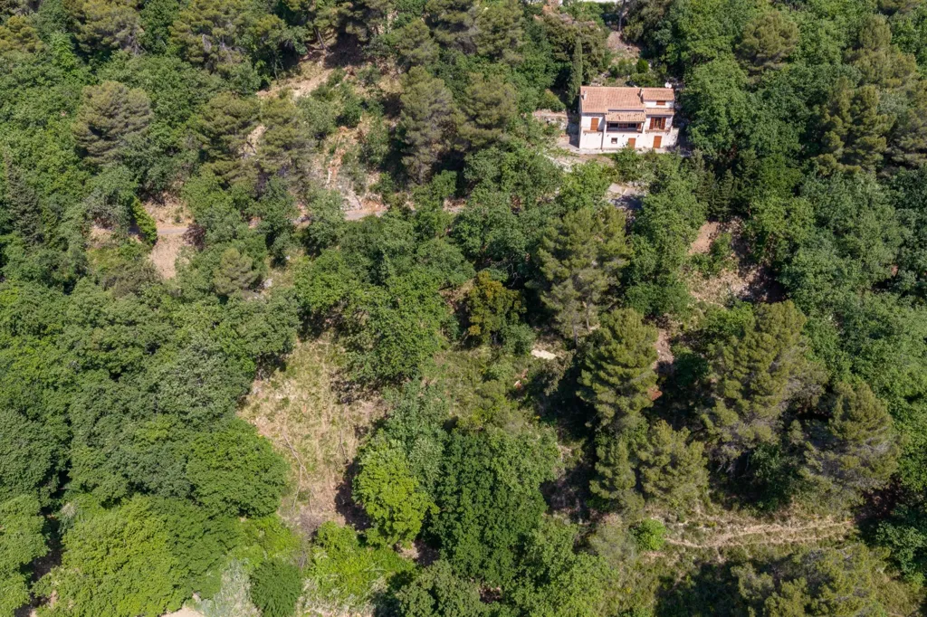 Vue aérienne - Maison sur Trois Niveaux au Calme à Carros