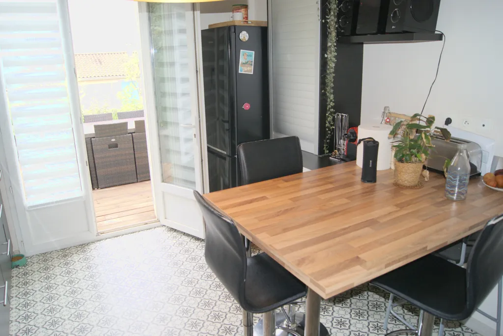 Salle à manger - Maison de Plain-Pied avec Piscine à Pierre Louve