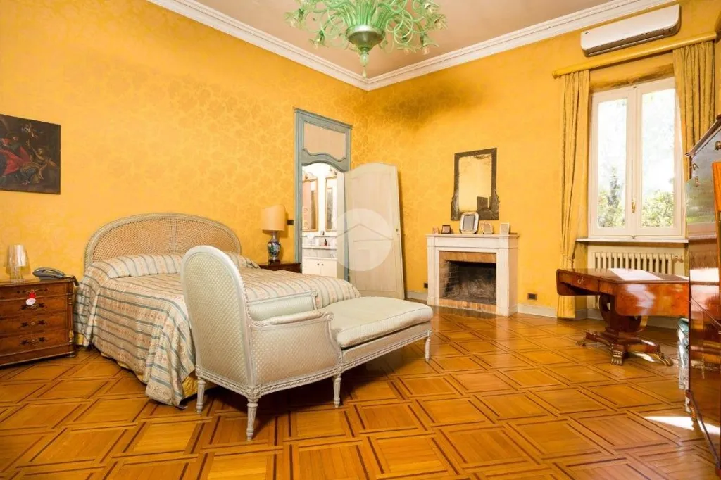 Bedrooms - Historic Villa with Garden and Pool in Pianezza