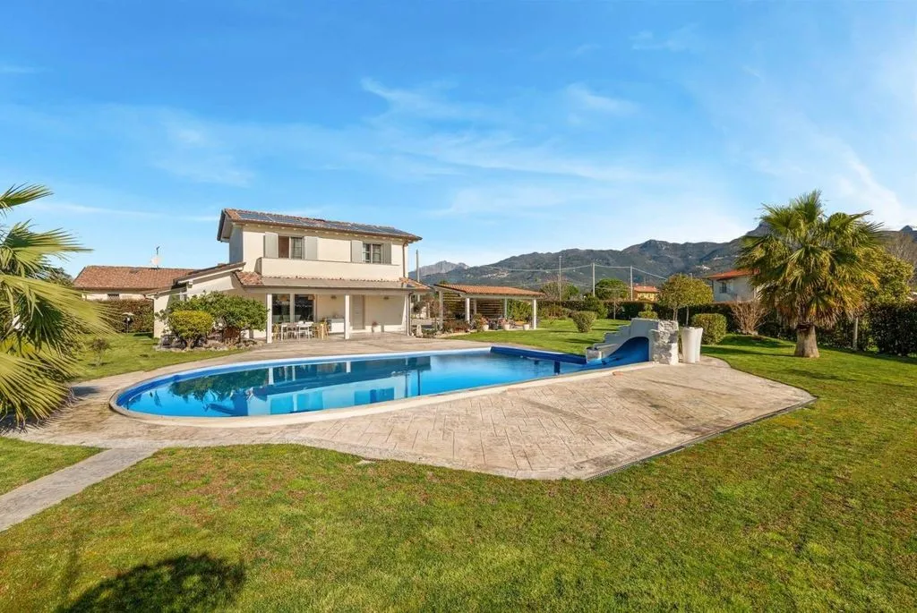 Piscine - Modern Villa with Pool in Lido di Camaiore