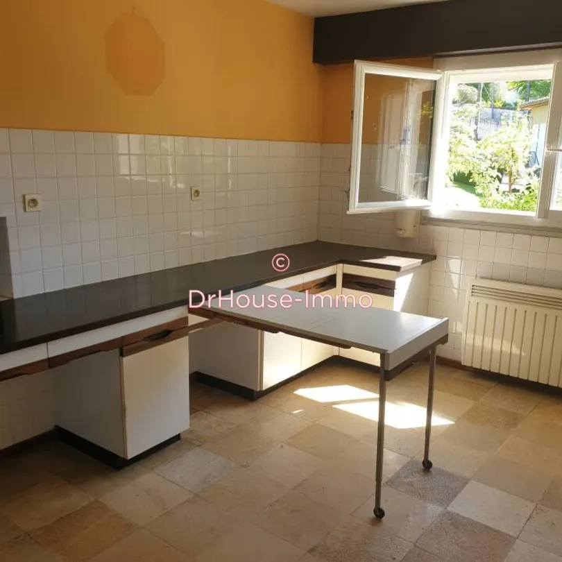 Cuisine - Maison de 7 Pièces avec Jardin à Civray