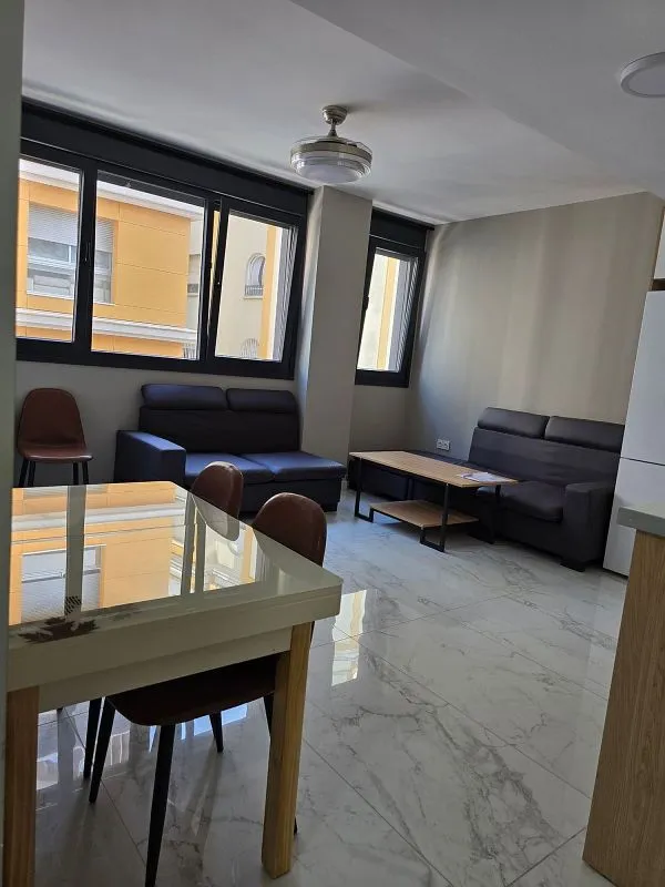 Salle à manger - Modern Flat with Garage in Central Location