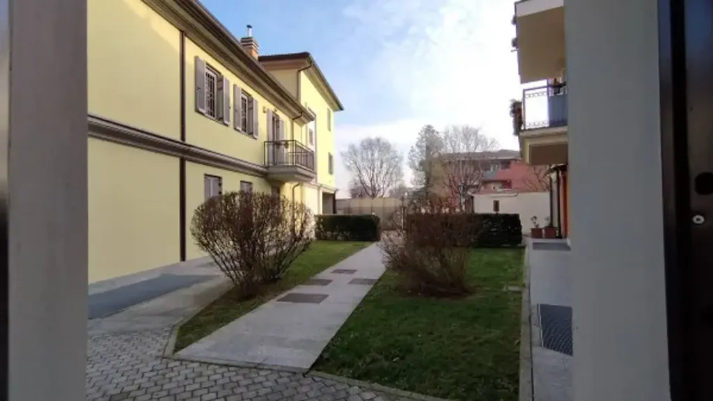 Jardin - Rented Duplex with Central Heating in Rho