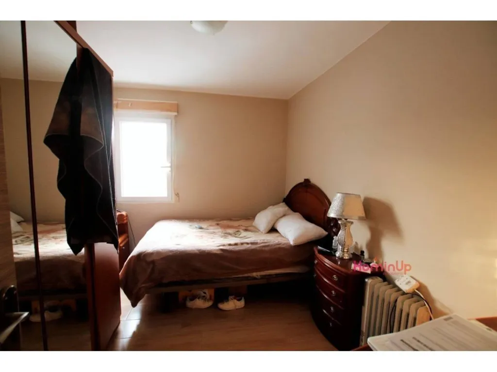 Magamistoad - Three-Bedroom Apartment with High Ceilings in Bilbao