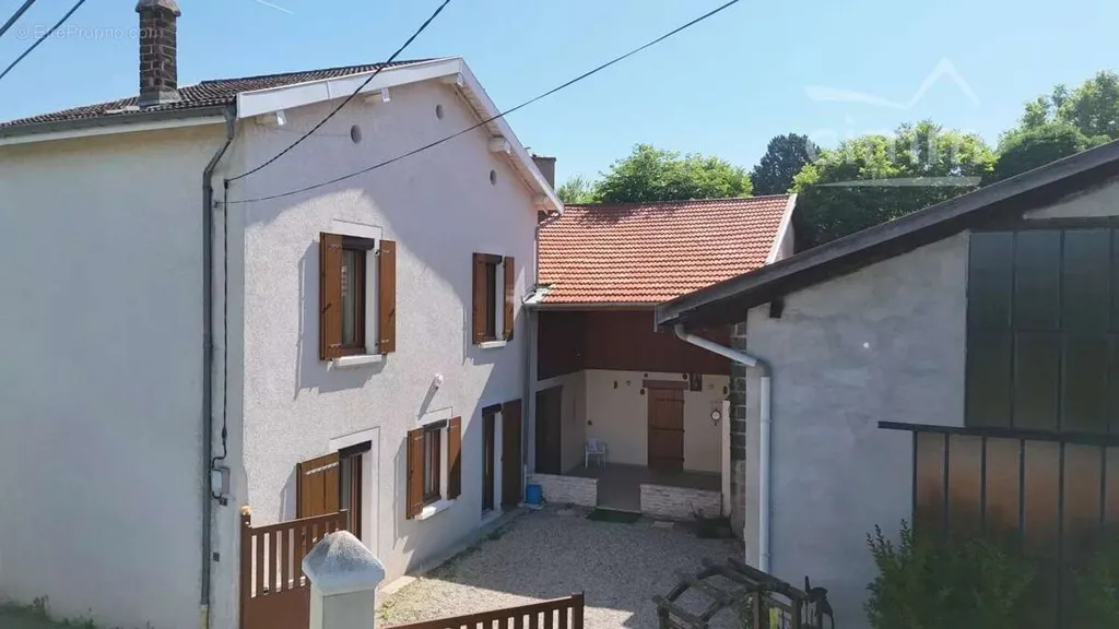 Välivaade - Charming Village House with Courtyard in St Rambert