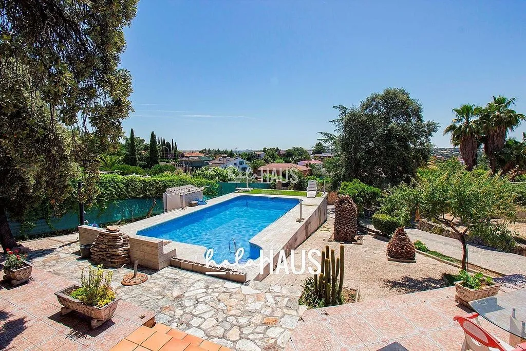 Pool - Chalet with Pool and Terrace in Calalberche