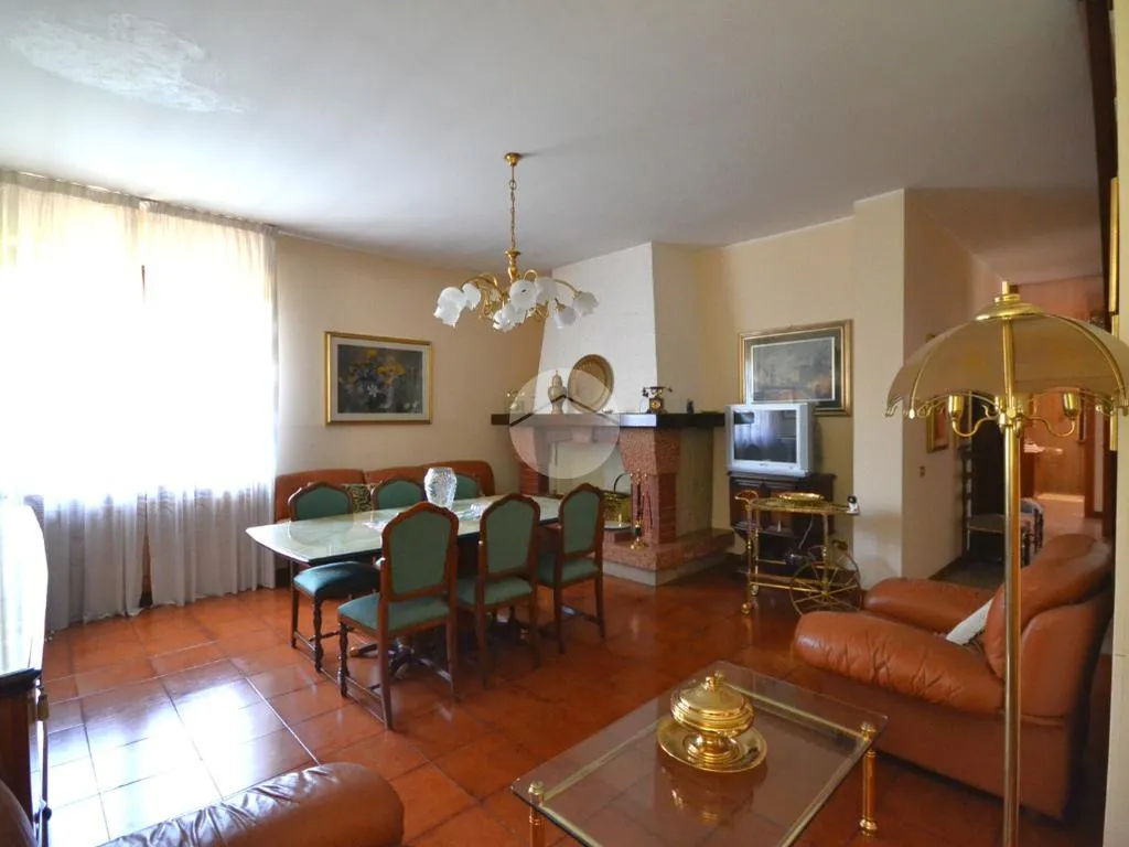 Söögituba - Detached Villa with Garden in Vittuone