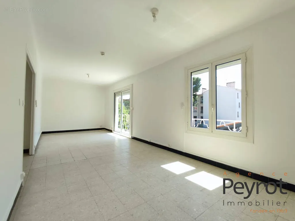 Rooms - Spacious T3 Apartment with Balcony in Perpignan