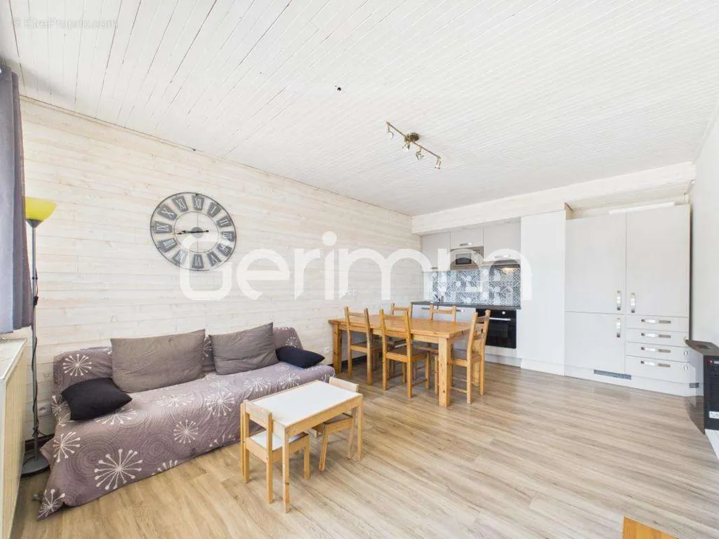 Séjour - Appartement en rez-de-chaussée avec terrasse à Chamrousse