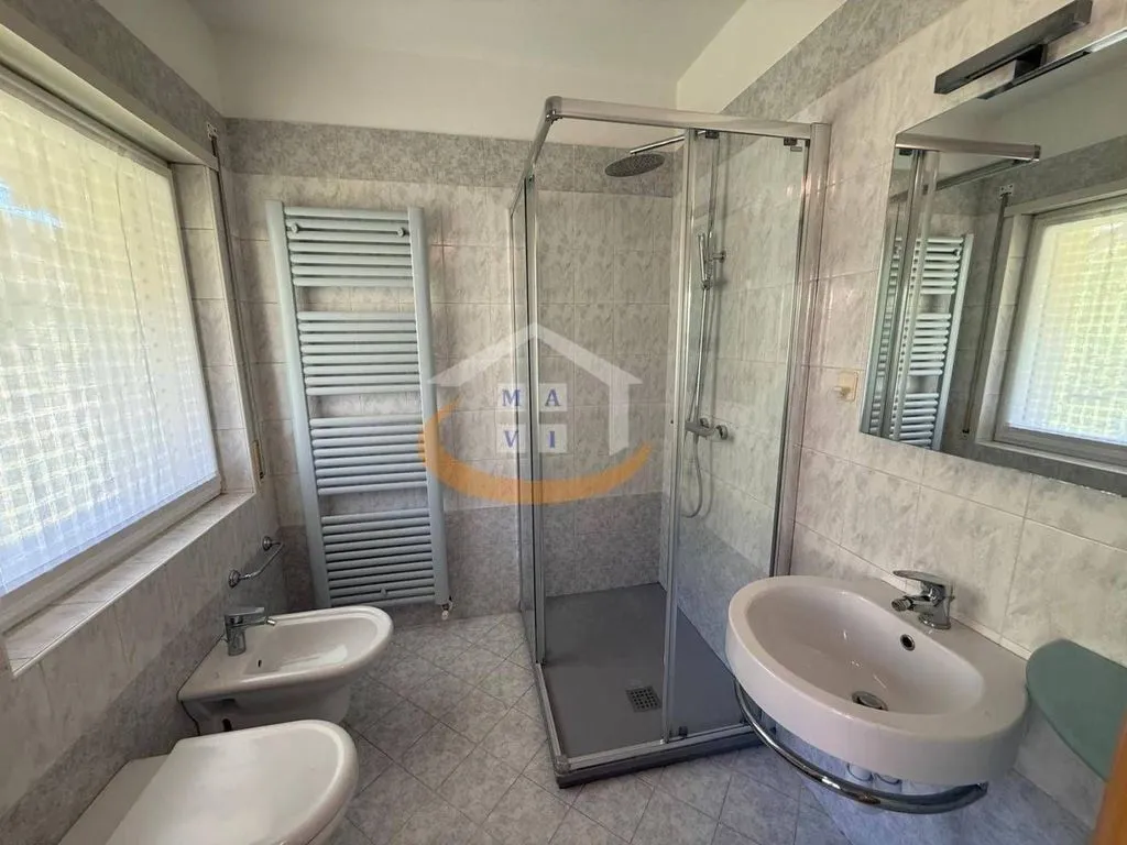Salles de bain - Luxury Penthouse with Lake View in Nago-Torbole