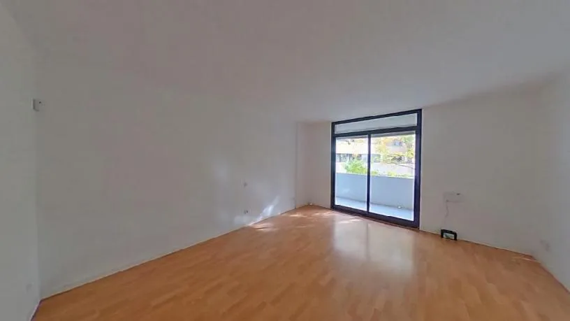 Rooms - Spacious Apartment with Balcony in Sant Adrià de Besòs