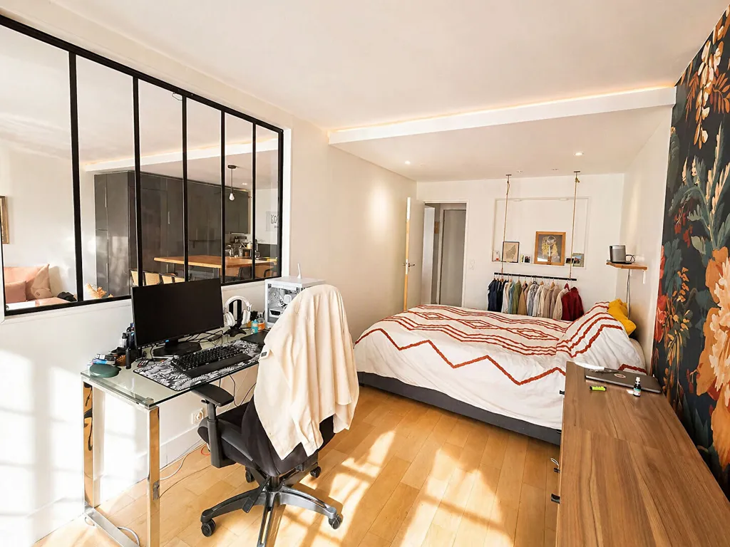 Chambres - Appartement Rénové avec Balcon à Paris