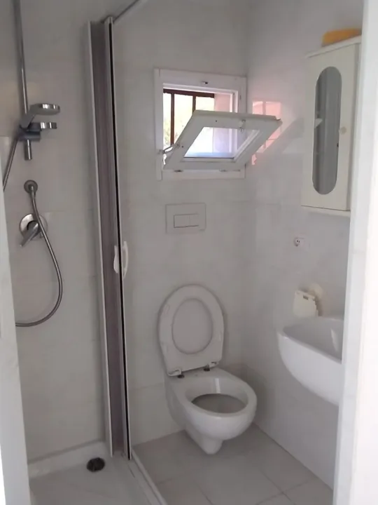 Vannitoad - Spacious Rental Flat with Veranda in Brindisi
