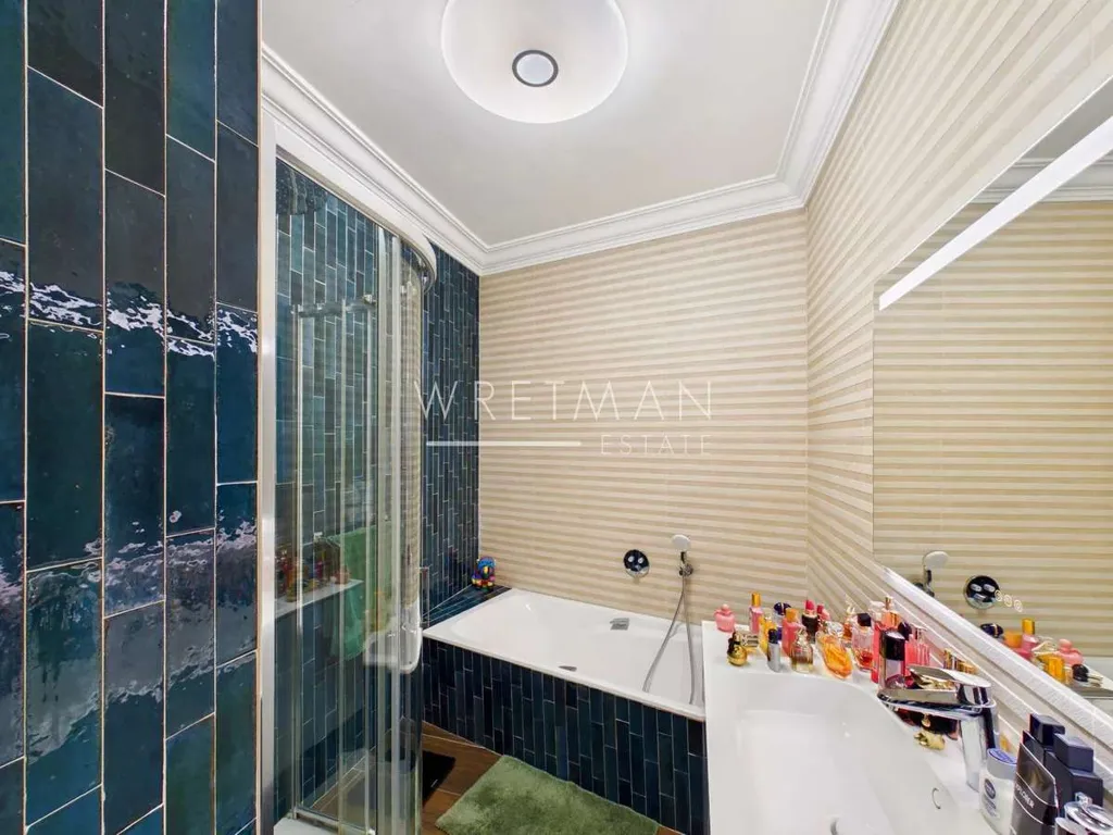 Salles de bain - Appartement Luxueux avec Balcons à Menton