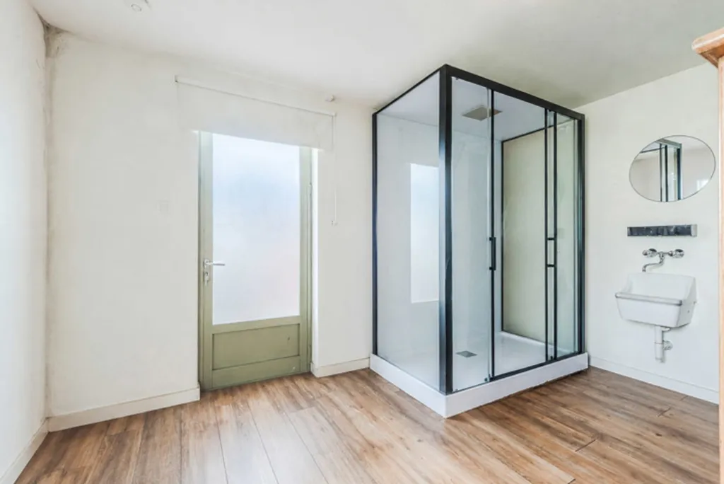 Vannitoad - Spacious House on Corner Plot near Dutch Border
