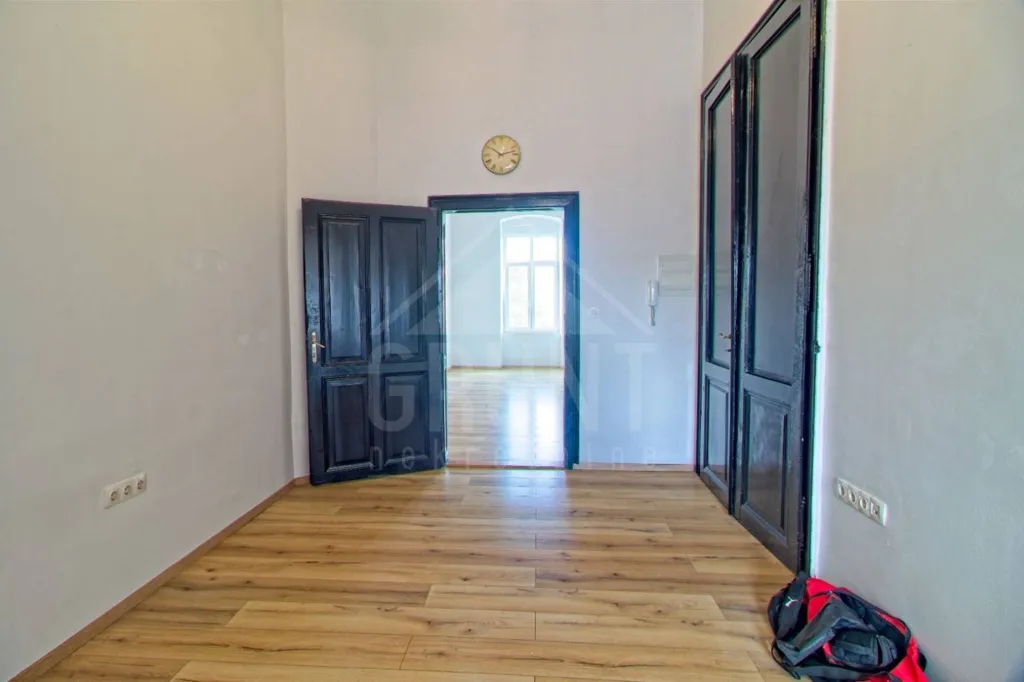 Esik - Secessionist Flat with Park View in Osijek