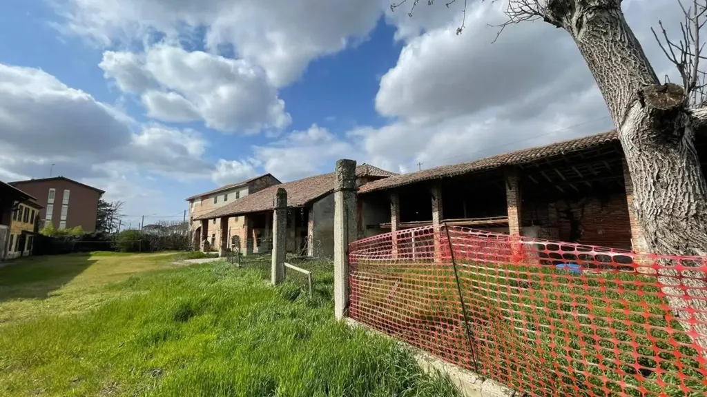 Aed - Villa with Garden in Mede
