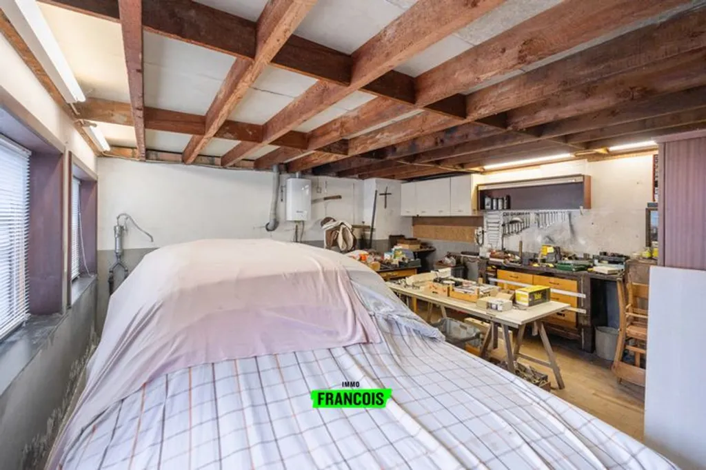 Garage - Maison à Rénover avec Caractère à Gistel