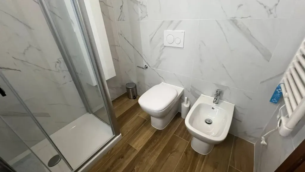 Salles de bain - Ground Floor Apartment with Private Courtyard in Loano