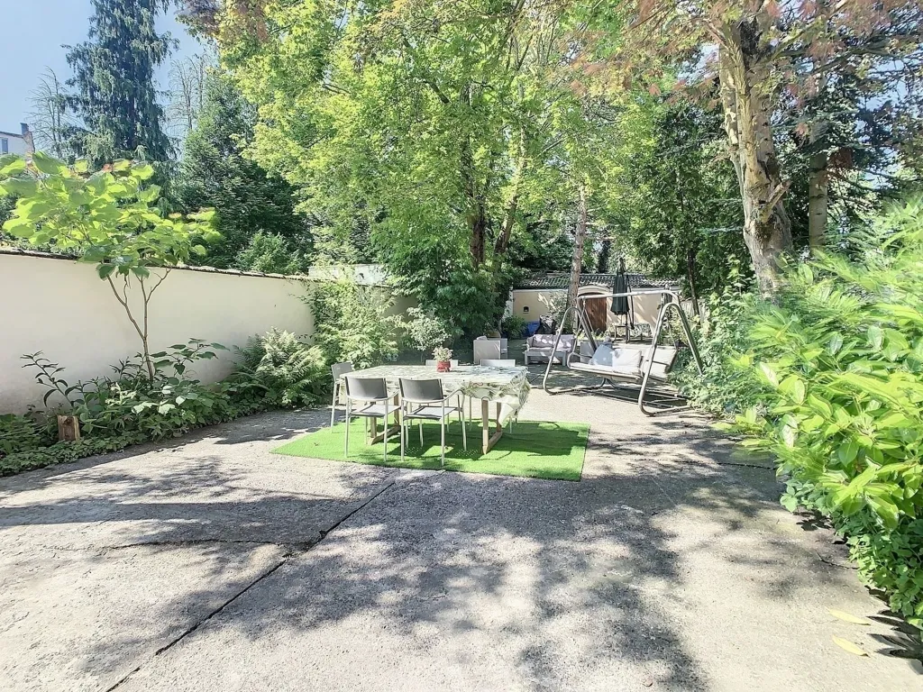 Aed - Art Deco Masterpiece with Garden in Prestigious Avenue