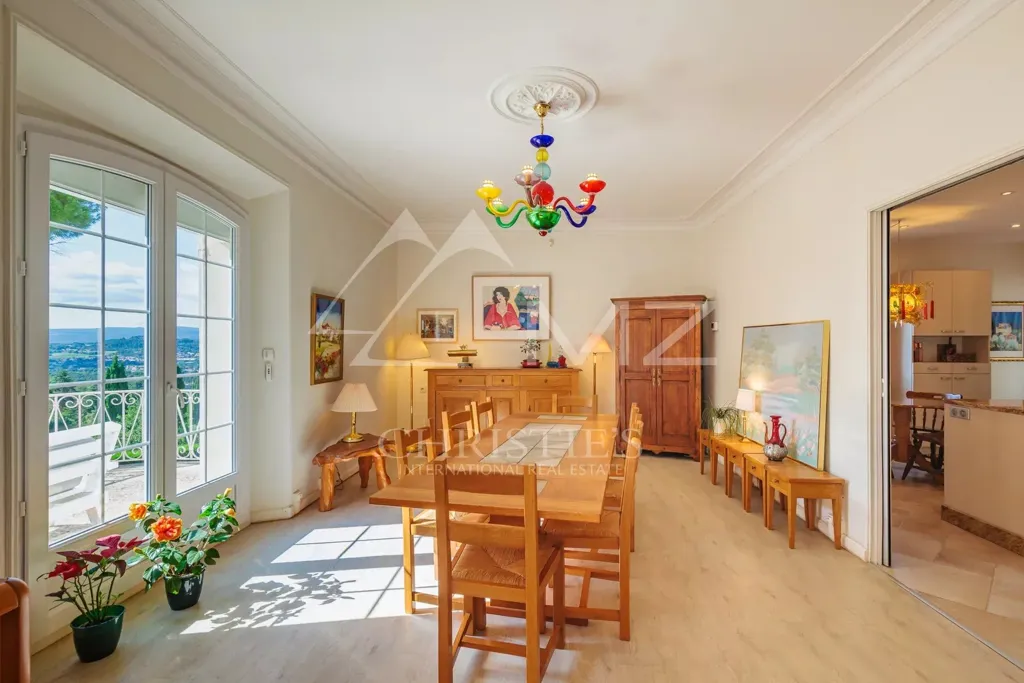 Dining Room - Estate with Panoramic Views and Pool in Countryside