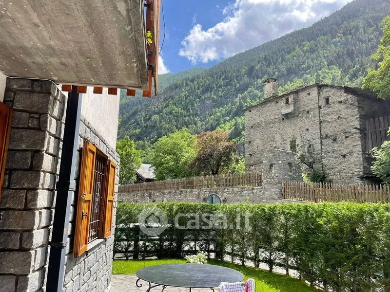 Terrass - Rustic Trilocale with Garden in La Salle