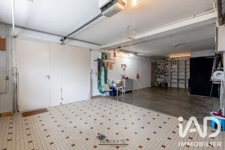 Garage - Maison de 6 Pièces avec Terrasse à Lexy