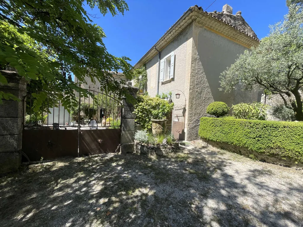 Välivaade - Historic Property with Pool and View near Vaison