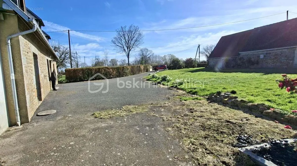 Extérieur - Longère en Pierre avec Garage entre Saint-Sever et Vire