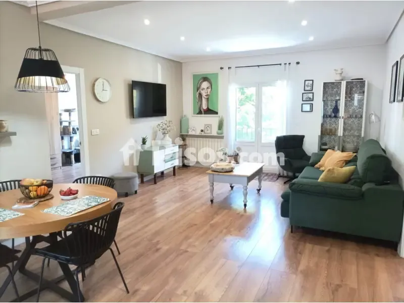 Séjour - Modernised Flat with East-West Orientation in Barreda