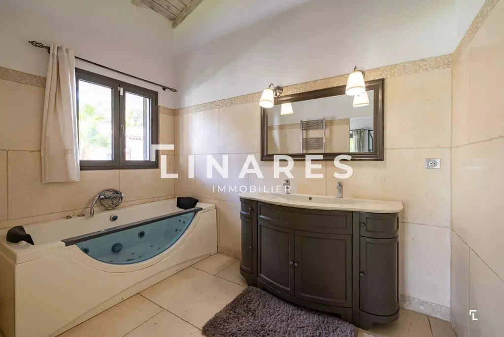Vannitoad - Villa with Pool and 28,000 m² Park in Llinares