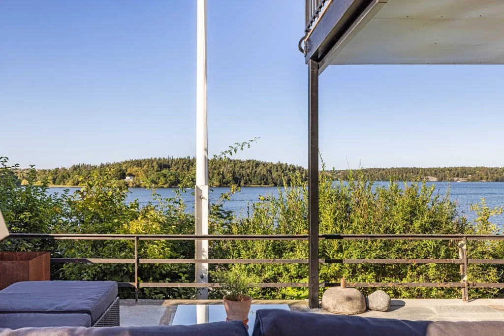 Terrace - Modern Apartment with Mälaren View in Mälarhöjden