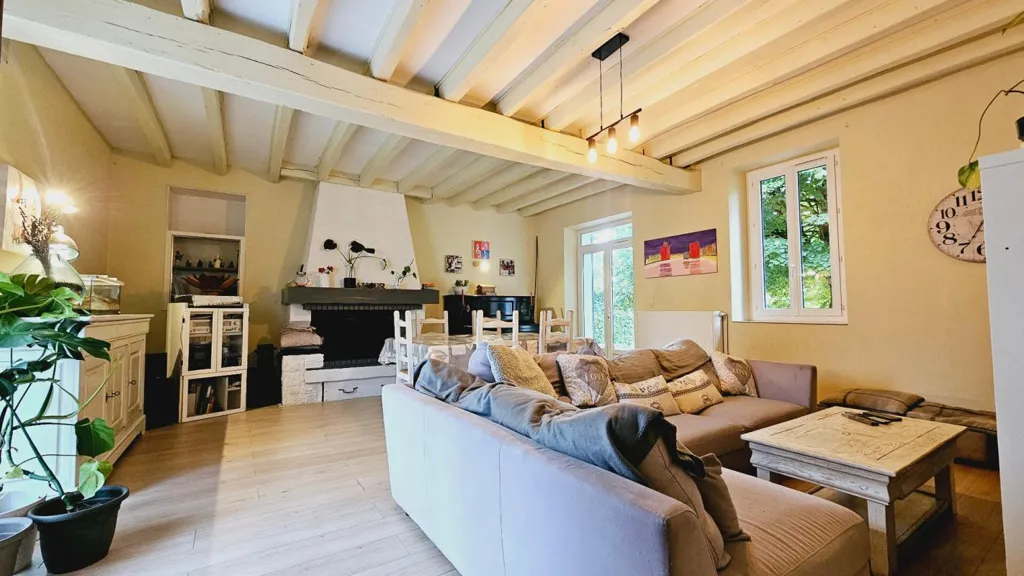 Séjour - Immeuble Maison 6 Pièces avec 2 Studios à Saint-Germain-du-Puy